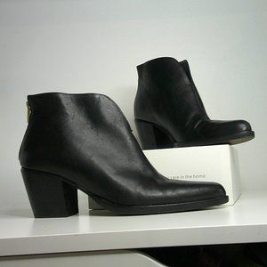 VINCE. - Ankle Booties- Made in Italy Leather Pointed Toe  Boots-  US 7 / EUR 37